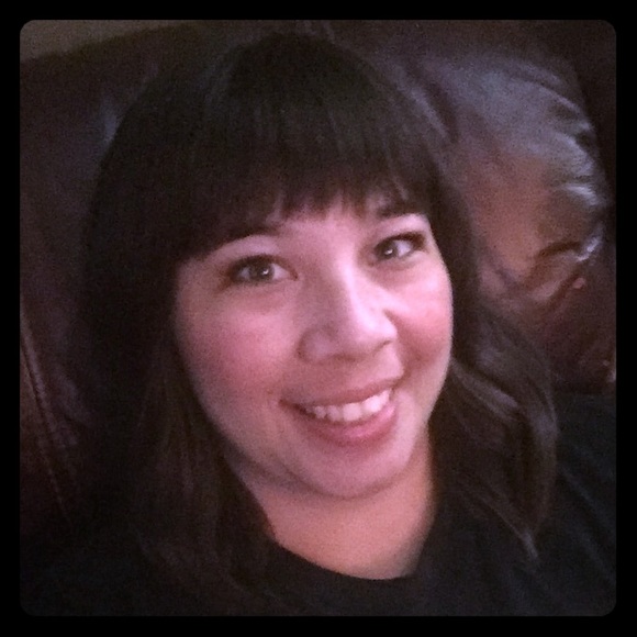 Mishelle 🏆PoshAmbassador🏆 - Picture 1 of 2